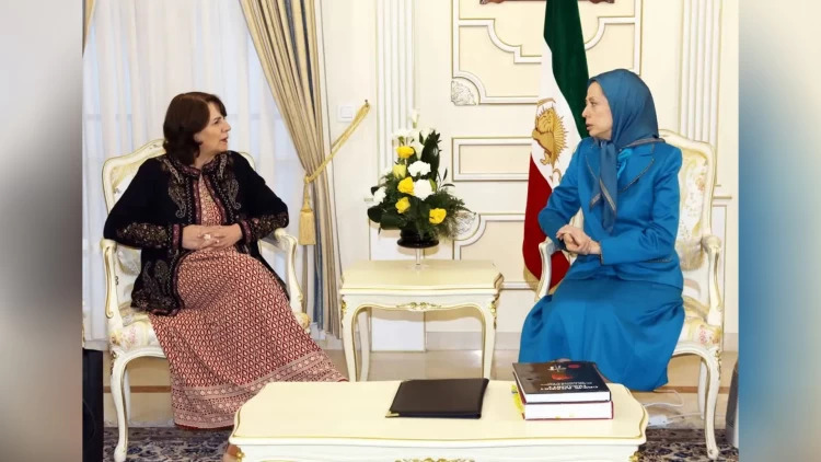 دیدارخانم مریم رجوی با خانم رزالیا آرتیگا سرانو، معاون و رئیس جمهور سابق اکوادور
